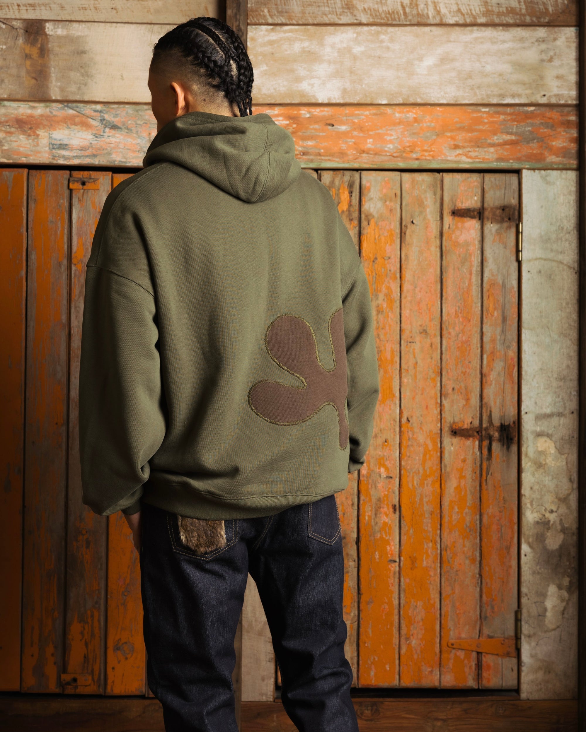 Oversized Back-Appliqué Hoodie (khaki)