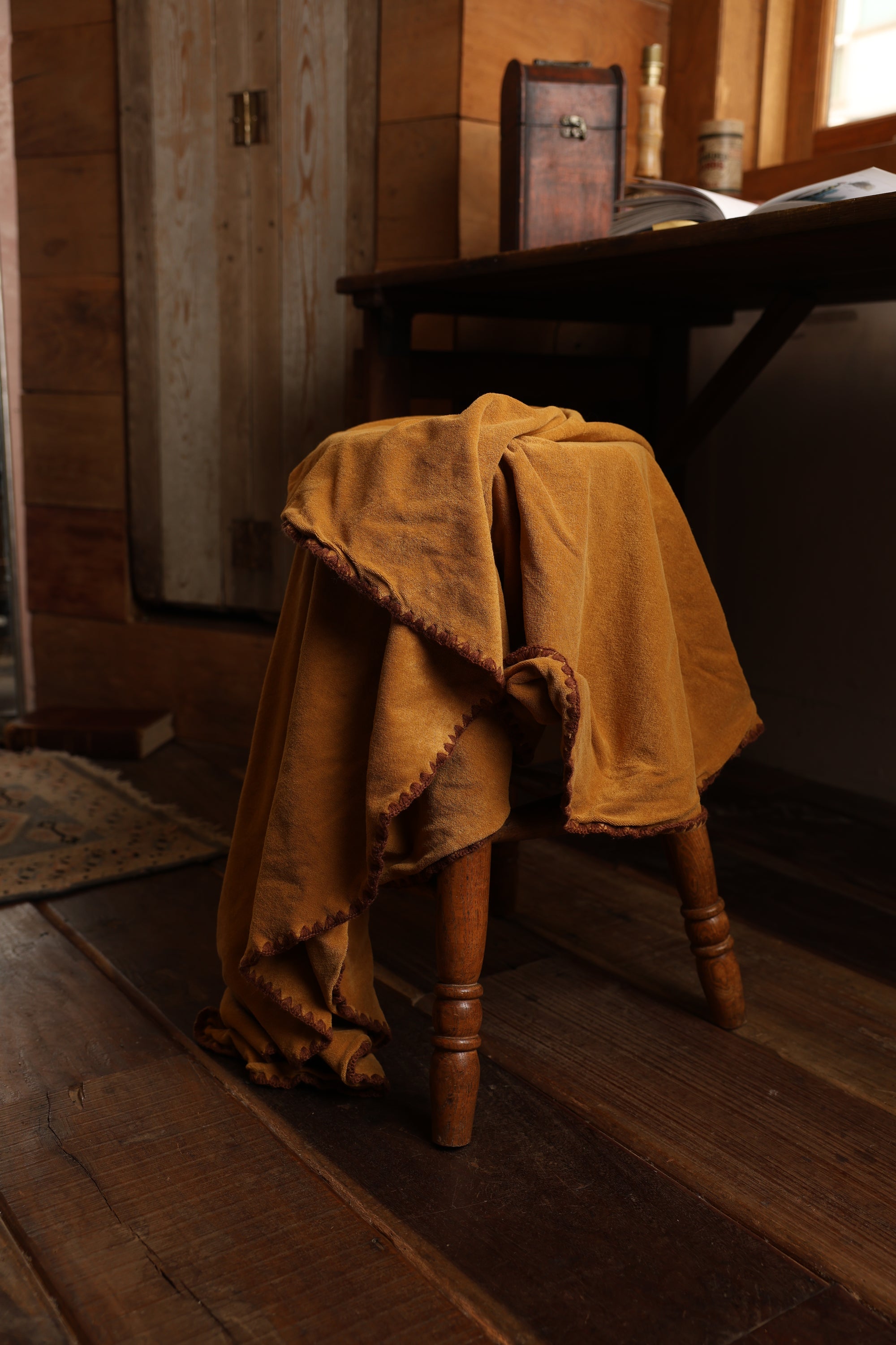 Beach Towel / Throw with Shell Edge Stitch (Earth)