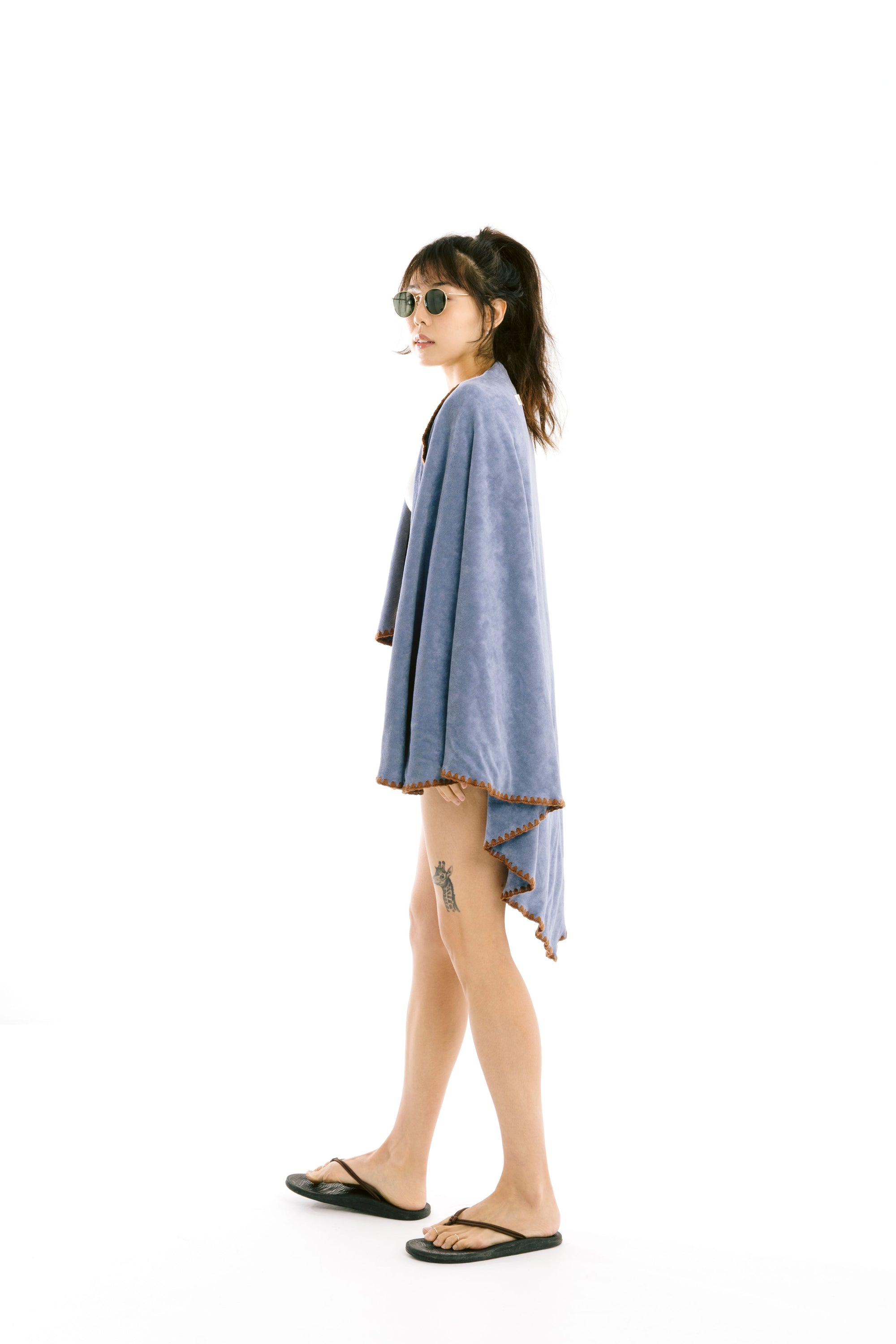 Beach Towel / Throw with Shell Edge Stitch (Blue x Brown)