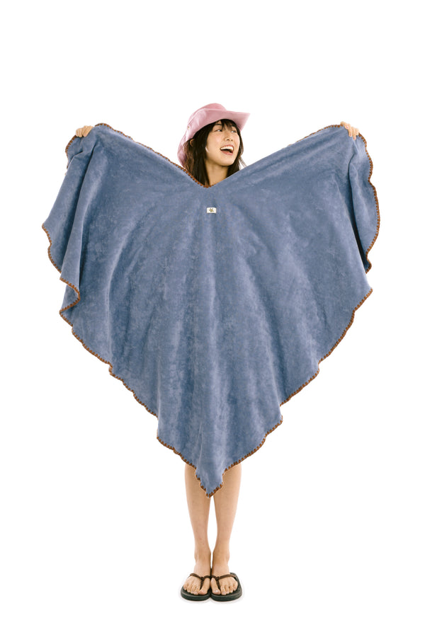 Beach Towel / Throw with Shell Edge Stitch (Blue x Brown)